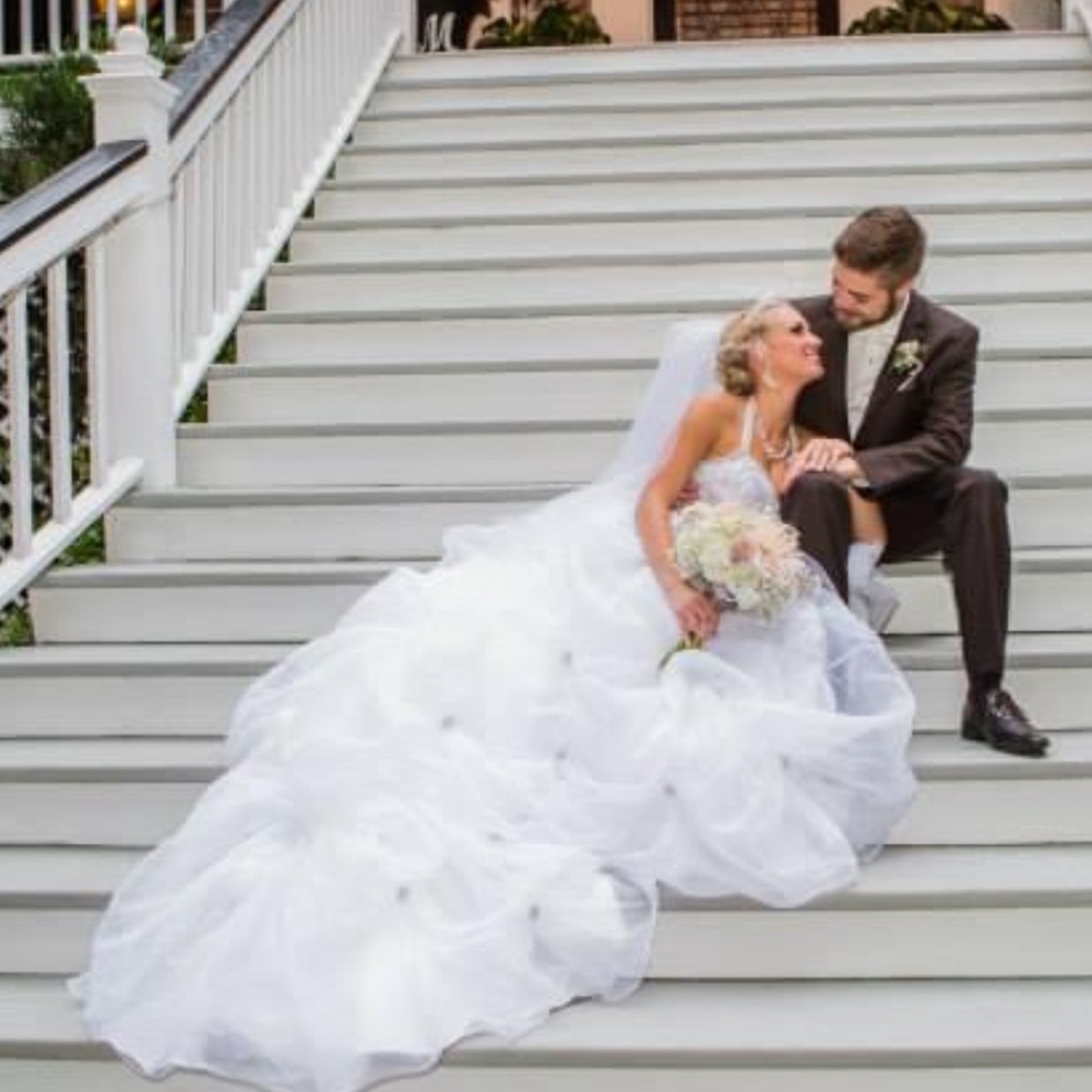 Worn for about an hour. Perfect condition. No stains. No Tears.